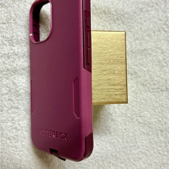 OtterBox Magenta Commuter Series Phone Case for iPhone 16 - Picture 4 of 6